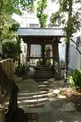 西出鎮守稲荷神社の手水舎