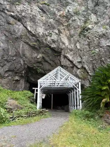 御厨人窟・神明窟(高知県)