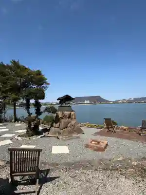 石清水八幡宮の{uncategorized: "未分類", other: "その他", undefined: "問題あり", building: "その他建物", grave: "お墓", sacred_gate: "鳥居", guardian: "狛犬", statue: "像", buddha: "仏像", history: "歴史", nature: "自然", garden: "庭園", animal: "動物", pagoda: "塔", temizu: "手水舎", mountain_gate: "山門・神門", sanctuary: "本殿・本堂", subordinate: "末社・摂社", art: "芸術", scenery: "景色", jizo: "地蔵", ema: "絵馬", goshuin: "御朱印", omikuji: "おみくじ", items: "授与品その他", amulet: "お守り", goshuincho: "御朱印帳", eats: "食事", festival: "お祭り", votive_dance: "神楽", shichigosan: "七五三参", wedding: "結婚式", experience: "体験その他", initially: "初詣", around: "周辺", anti_infection: "感染症対策"}