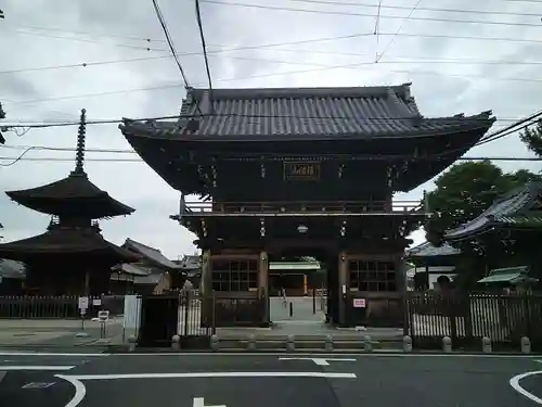 観音寺の山門・神門