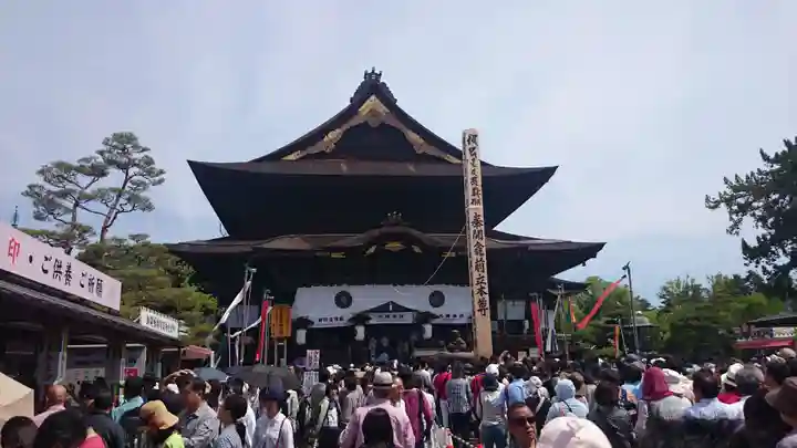 善光寺の本殿・本堂