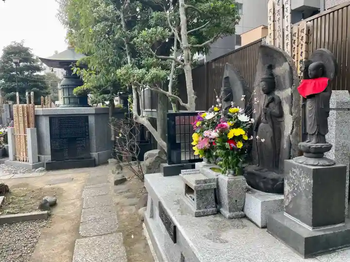 東覺寺の{uncategorized: "未分類", other: "その他", undefined: "問題あり", building: "その他建物", grave: "お墓", sacred_gate: "鳥居", guardian: "狛犬", statue: "像", buddha: "仏像", history: "歴史", nature: "自然", garden: "庭園", animal: "動物", pagoda: "塔", temizu: "手水舎", mountain_gate: "山門・神門", sanctuary: "本殿・本堂", subordinate: "末社・摂社", art: "芸術", scenery: "景色", jizo: "地蔵", ema: "絵馬", goshuin: "御朱印", omikuji: "おみくじ", items: "授与品その他", amulet: "お守り", goshuincho: "御朱印帳", eats: "食事", festival: "お祭り", votive_dance: "神楽", shichigosan: "七五三参", wedding: "結婚式", experience: "体験その他", initially: "初詣", around: "周辺", anti_infection: "感染症対策"}