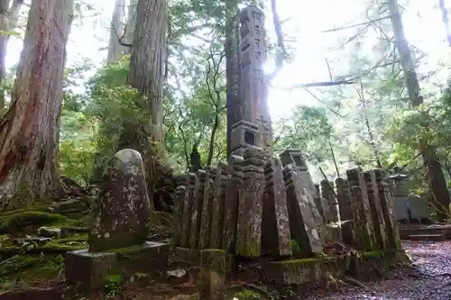 高野山金剛峯寺奥の院のお墓