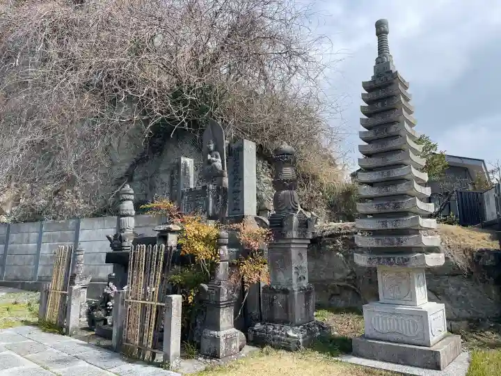 大寳寺の{uncategorized: "未分類", other: "その他", undefined: "問題あり", building: "その他建物", grave: "お墓", sacred_gate: "鳥居", guardian: "狛犬", statue: "像", buddha: "仏像", history: "歴史", nature: "自然", garden: "庭園", animal: "動物", pagoda: "塔", temizu: "手水舎", mountain_gate: "山門・神門", sanctuary: "本殿・本堂", subordinate: "末社・摂社", art: "芸術", scenery: "景色", jizo: "地蔵", ema: "絵馬", goshuin: "御朱印", omikuji: "おみくじ", items: "授与品その他", amulet: "お守り", goshuincho: "御朱印帳", eats: "食事", festival: "お祭り", votive_dance: "神楽", shichigosan: "七五三参", wedding: "結婚式", experience: "体験その他", initially: "初詣", around: "周辺", anti_infection: "感染症対策"}
