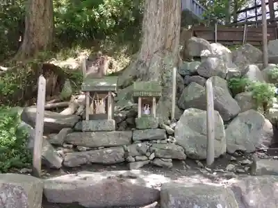 諏訪大社下社秋宮の末社・摂社