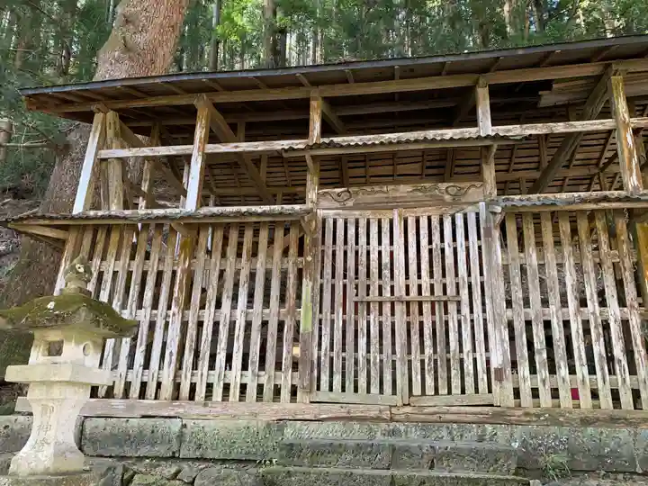 尾出山神社の本殿・本堂