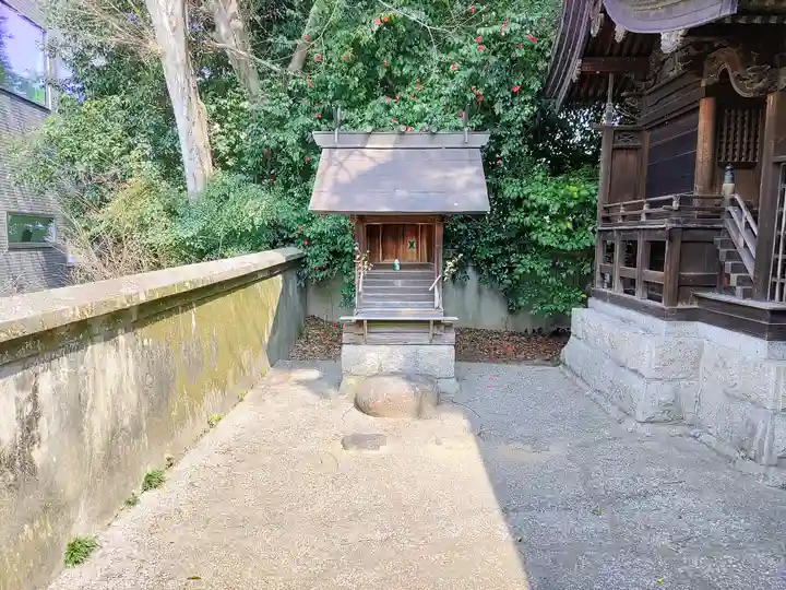 子安神明社(大留町6)の末社・摂社
