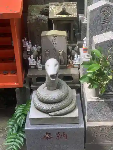 豊受稲荷本宮の{uncategorized: "未分類", other: "その他", undefined: "問題あり", building: "その他建物", grave: "お墓", sacred_gate: "鳥居", guardian: "狛犬", statue: "像", buddha: "仏像", history: "歴史", nature: "自然", garden: "庭園", animal: "動物", pagoda: "塔", temizu: "手水舎", mountain_gate: "山門・神門", sanctuary: "本殿・本堂", subordinate: "末社・摂社", art: "芸術", scenery: "景色", jizo: "地蔵", ema: "絵馬", goshuin: "御朱印", omikuji: "おみくじ", items: "授与品その他", amulet: "お守り", goshuincho: "御朱印帳", eats: "食事", festival: "お祭り", votive_dance: "神楽", shichigosan: "七五三参", wedding: "結婚式", experience: "体験その他", initially: "初詣", around: "周辺", anti_infection: "感染症対策"}
