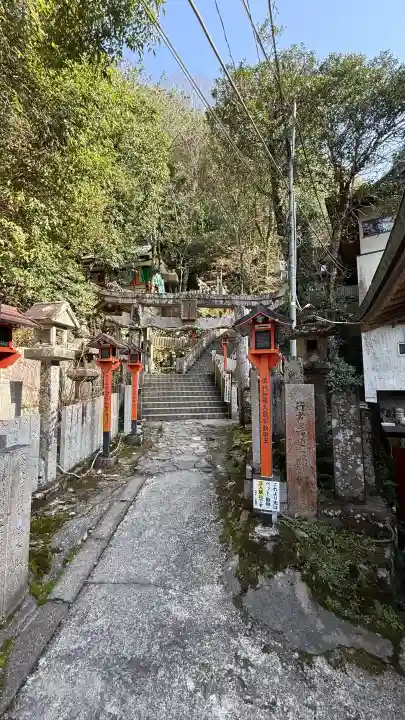 大本山七宝瀧寺の{uncategorized: "未分類", other: "その他", undefined: "問題あり", building: "その他建物", grave: "お墓", sacred_gate: "鳥居", guardian: "狛犬", statue: "像", buddha: "仏像", history: "歴史", nature: "自然", garden: "庭園", animal: "動物", pagoda: "塔", temizu: "手水舎", mountain_gate: "山門・神門", sanctuary: "本殿・本堂", subordinate: "末社・摂社", art: "芸術", scenery: "景色", jizo: "地蔵", ema: "絵馬", goshuin: "御朱印", omikuji: "おみくじ", items: "授与品その他", amulet: "お守り", goshuincho: "御朱印帳", eats: "食事", festival: "お祭り", votive_dance: "神楽", shichigosan: "七五三参", wedding: "結婚式", experience: "体験その他", initially: "初詣", around: "周辺", anti_infection: "感染症対策"}