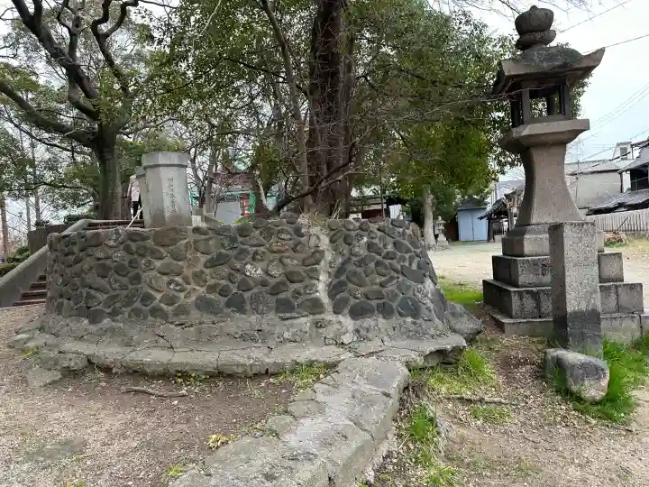 赤留比売命神社(杭全神社飛地境内社)の{uncategorized: "未分類", other: "その他", undefined: "問題あり", building: "その他建物", grave: "お墓", sacred_gate: "鳥居", guardian: "狛犬", statue: "像", buddha: "仏像", history: "歴史", nature: "自然", garden: "庭園", animal: "動物", pagoda: "塔", temizu: "手水舎", mountain_gate: "山門・神門", sanctuary: "本殿・本堂", subordinate: "末社・摂社", art: "芸術", scenery: "景色", jizo: "地蔵", ema: "絵馬", goshuin: "御朱印", omikuji: "おみくじ", items: "授与品その他", amulet: "お守り", goshuincho: "御朱印帳", eats: "食事", festival: "お祭り", votive_dance: "神楽", shichigosan: "七五三参", wedding: "結婚式", experience: "体験その他", initially: "初詣", around: "周辺", anti_infection: "感染症対策"}
