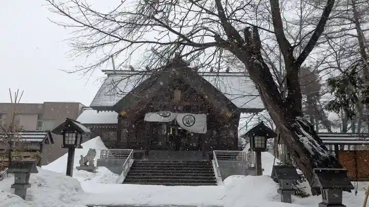 信濃神社の本殿・本堂