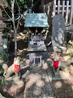 馬橋稲荷神社の末社・摂社