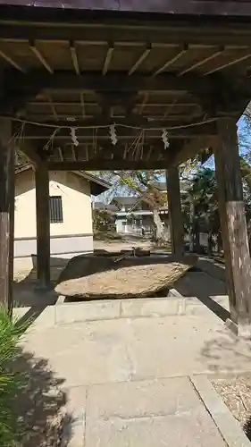 館腰神社の手水舎