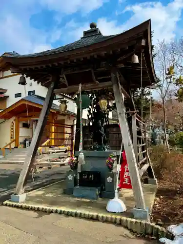 興性寺の{uncategorized: "未分類", other: "その他", undefined: "問題あり", building: "その他建物", grave: "お墓", sacred_gate: "鳥居", guardian: "狛犬", statue: "像", buddha: "仏像", history: "歴史", nature: "自然", garden: "庭園", animal: "動物", pagoda: "塔", temizu: "手水舎", mountain_gate: "山門・神門", sanctuary: "本殿・本堂", subordinate: "末社・摂社", art: "芸術", scenery: "景色", jizo: "地蔵", ema: "絵馬", goshuin: "御朱印", omikuji: "おみくじ", items: "授与品その他", amulet: "お守り", goshuincho: "御朱印帳", eats: "食事", festival: "お祭り", votive_dance: "神楽", shichigosan: "七五三参", wedding: "結婚式", experience: "体験その他", initially: "初詣", around: "周辺", anti_infection: "感染症対策"}