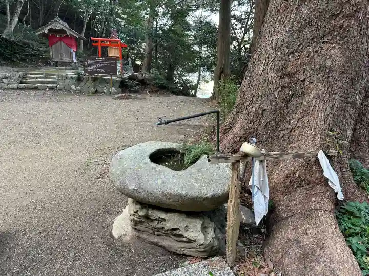 御津神社の{uncategorized: "未分類", other: "その他", undefined: "問題あり", building: "その他建物", grave: "お墓", sacred_gate: "鳥居", guardian: "狛犬", statue: "像", buddha: "仏像", history: "歴史", nature: "自然", garden: "庭園", animal: "動物", pagoda: "塔", temizu: "手水舎", mountain_gate: "山門・神門", sanctuary: "本殿・本堂", subordinate: "末社・摂社", art: "芸術", scenery: "景色", jizo: "地蔵", ema: "絵馬", goshuin: "御朱印", omikuji: "おみくじ", items: "授与品その他", amulet: "お守り", goshuincho: "御朱印帳", eats: "食事", festival: "お祭り", votive_dance: "神楽", shichigosan: "七五三参", wedding: "結婚式", experience: "体験その他", initially: "初詣", around: "周辺", anti_infection: "感染症対策"}