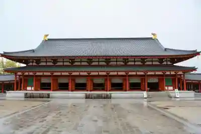 薬師寺の本殿・本堂