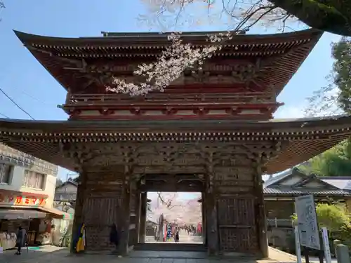 華厳寺の山門