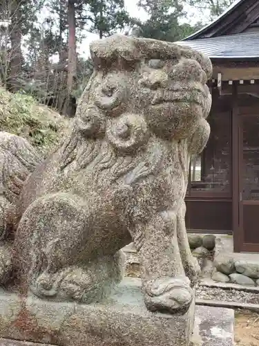 栃上神社の狛犬