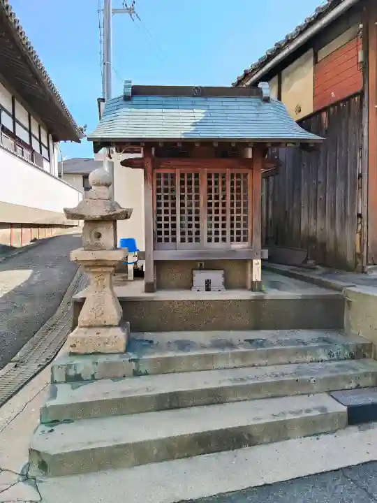 円徳寺の{uncategorized: "未分類", other: "その他", undefined: "問題あり", building: "その他建物", grave: "お墓", sacred_gate: "鳥居", guardian: "狛犬", statue: "像", buddha: "仏像", history: "歴史", nature: "自然", garden: "庭園", animal: "動物", pagoda: "塔", temizu: "手水舎", mountain_gate: "山門・神門", sanctuary: "本殿・本堂", subordinate: "末社・摂社", art: "芸術", scenery: "景色", jizo: "地蔵", ema: "絵馬", goshuin: "御朱印", omikuji: "おみくじ", items: "授与品その他", amulet: "お守り", goshuincho: "御朱印帳", eats: "食事", festival: "お祭り", votive_dance: "神楽", shichigosan: "七五三参", wedding: "結婚式", experience: "体験その他", initially: "初詣", around: "周辺", anti_infection: "感染症対策"}