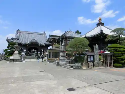 井戸寺の本殿・本堂