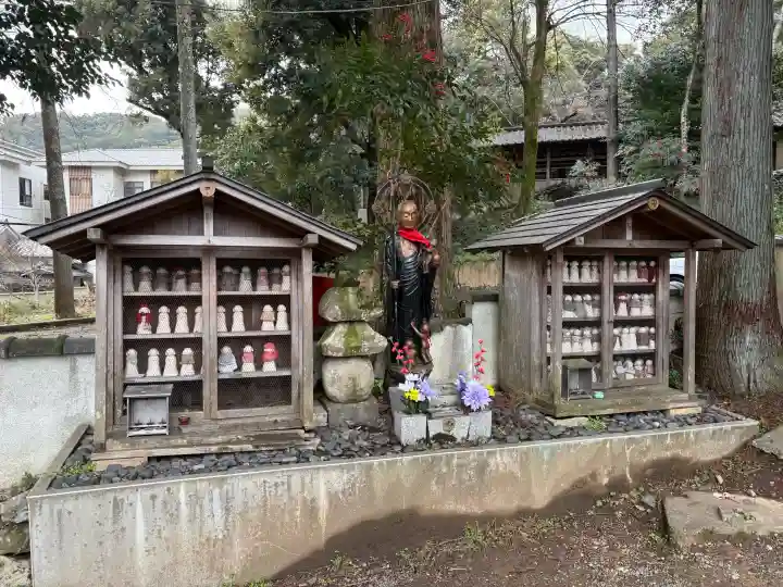 大雲寺(岩倉観音)の{uncategorized: "未分類", other: "その他", undefined: "問題あり", building: "その他建物", grave: "お墓", sacred_gate: "鳥居", guardian: "狛犬", statue: "像", buddha: "仏像", history: "歴史", nature: "自然", garden: "庭園", animal: "動物", pagoda: "塔", temizu: "手水舎", mountain_gate: "山門・神門", sanctuary: "本殿・本堂", subordinate: "末社・摂社", art: "芸術", scenery: "景色", jizo: "地蔵", ema: "絵馬", goshuin: "御朱印", omikuji: "おみくじ", items: "授与品その他", amulet: "お守り", goshuincho: "御朱印帳", eats: "食事", festival: "お祭り", votive_dance: "神楽", shichigosan: "七五三参", wedding: "結婚式", experience: "体験その他", initially: "初詣", around: "周辺", anti_infection: "感染症対策"}