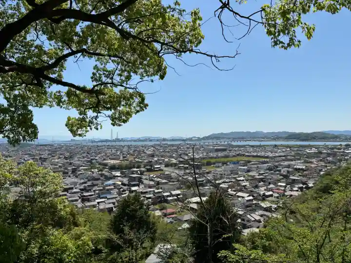 箆取神社の{uncategorized: "未分類", other: "その他", undefined: "問題あり", building: "その他建物", grave: "お墓", sacred_gate: "鳥居", guardian: "狛犬", statue: "像", buddha: "仏像", history: "歴史", nature: "自然", garden: "庭園", animal: "動物", pagoda: "塔", temizu: "手水舎", mountain_gate: "山門・神門", sanctuary: "本殿・本堂", subordinate: "末社・摂社", art: "芸術", scenery: "景色", jizo: "地蔵", ema: "絵馬", goshuin: "御朱印", omikuji: "おみくじ", items: "授与品その他", amulet: "お守り", goshuincho: "御朱印帳", eats: "食事", festival: "お祭り", votive_dance: "神楽", shichigosan: "七五三参", wedding: "結婚式", experience: "体験その他", initially: "初詣", around: "周辺", anti_infection: "感染症対策"}