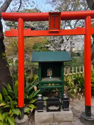 瀧泉寺（目黒不動尊）の{uncategorized: "未分類", other: "その他", undefined: "問題あり", building: "その他建物", grave: "お墓", sacred_gate: "鳥居", guardian: "狛犬", statue: "像", buddha: "仏像", history: "歴史", nature: "自然", garden: "庭園", animal: "動物", pagoda: "塔", temizu: "手水舎", mountain_gate: "山門・神門", sanctuary: "本殿・本堂", subordinate: "末社・摂社", art: "芸術", scenery: "景色", jizo: "地蔵", ema: "絵馬", goshuin: "御朱印", omikuji: "おみくじ", items: "授与品その他", amulet: "お守り", goshuincho: "御朱印帳", eats: "食事", festival: "お祭り", votive_dance: "神楽", shichigosan: "七五三参", wedding: "結婚式", experience: "体験その他", initially: "初詣", around: "周辺", anti_infection: "感染症対策"}