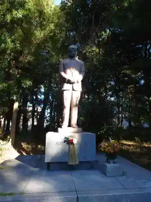 鶴谷八幡宮の像