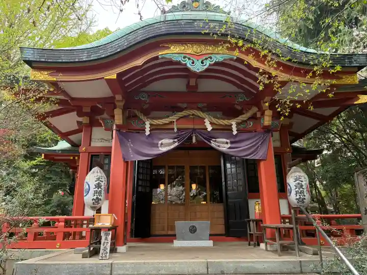 芝東照宮の{uncategorized: "未分類", other: "その他", undefined: "問題あり", building: "その他建物", grave: "お墓", sacred_gate: "鳥居", guardian: "狛犬", statue: "像", buddha: "仏像", history: "歴史", nature: "自然", garden: "庭園", animal: "動物", pagoda: "塔", temizu: "手水舎", mountain_gate: "山門・神門", sanctuary: "本殿・本堂", subordinate: "末社・摂社", art: "芸術", scenery: "景色", jizo: "地蔵", ema: "絵馬", goshuin: "御朱印", omikuji: "おみくじ", items: "授与品その他", amulet: "お守り", goshuincho: "御朱印帳", eats: "食事", festival: "お祭り", votive_dance: "神楽", shichigosan: "七五三参", wedding: "結婚式", experience: "体験その他", initially: "初詣", around: "周辺", anti_infection: "感染症対策"}