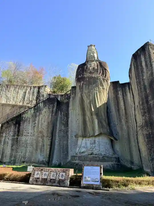 大谷寺の{uncategorized: "未分類", other: "その他", undefined: "問題あり", building: "その他建物", grave: "お墓", sacred_gate: "鳥居", guardian: "狛犬", statue: "像", buddha: "仏像", history: "歴史", nature: "自然", garden: "庭園", animal: "動物", pagoda: "塔", temizu: "手水舎", mountain_gate: "山門・神門", sanctuary: "本殿・本堂", subordinate: "末社・摂社", art: "芸術", scenery: "景色", jizo: "地蔵", ema: "絵馬", goshuin: "御朱印", omikuji: "おみくじ", items: "授与品その他", amulet: "お守り", goshuincho: "御朱印帳", eats: "食事", festival: "お祭り", votive_dance: "神楽", shichigosan: "七五三参", wedding: "結婚式", experience: "体験その他", initially: "初詣", around: "周辺", anti_infection: "感染症対策"}