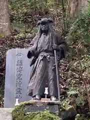 秩父御嶽神社の像