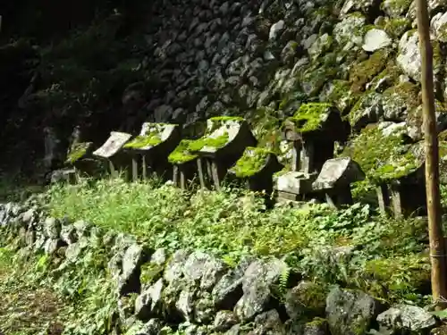 高尾穂見神社の末社