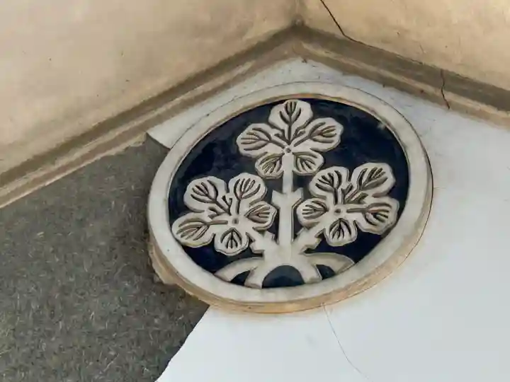 諏訪神社の{uncategorized: "未分類", other: "その他", undefined: "問題あり", building: "その他建物", grave: "お墓", sacred_gate: "鳥居", guardian: "狛犬", statue: "像", buddha: "仏像", history: "歴史", nature: "自然", garden: "庭園", animal: "動物", pagoda: "塔", temizu: "手水舎", mountain_gate: "山門・神門", sanctuary: "本殿・本堂", subordinate: "末社・摂社", art: "芸術", scenery: "景色", jizo: "地蔵", ema: "絵馬", goshuin: "御朱印", omikuji: "おみくじ", items: "授与品その他", amulet: "お守り", goshuincho: "御朱印帳", eats: "食事", festival: "お祭り", votive_dance: "神楽", shichigosan: "七五三参", wedding: "結婚式", experience: "体験その他", initially: "初詣", around: "周辺", anti_infection: "感染症対策"}