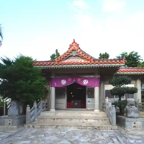 識名宮の本殿・本堂