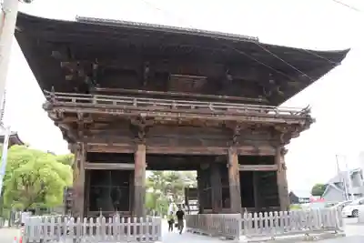 甚目寺の山門・神門
