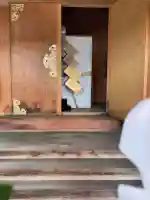 黄金水稲荷(の祠)の{uncategorized: "未分類", other: "その他", undefined: "問題あり", building: "その他建物", grave: "お墓", sacred_gate: "鳥居", guardian: "狛犬", statue: "像", buddha: "仏像", history: "歴史", nature: "自然", garden: "庭園", animal: "動物", pagoda: "塔", temizu: "手水舎", mountain_gate: "山門・神門", sanctuary: "本殿・本堂", subordinate: "末社・摂社", art: "芸術", scenery: "景色", jizo: "地蔵", ema: "絵馬", goshuin: "御朱印", omikuji: "おみくじ", items: "授与品その他", amulet: "お守り", goshuincho: "御朱印帳", eats: "食事", festival: "お祭り", votive_dance: "神楽", shichigosan: "七五三参", wedding: "結婚式", experience: "体験その他", initially: "初詣", around: "周辺", anti_infection: "感染症対策"}