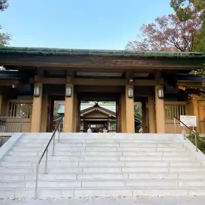 東郷神社の山門・神門