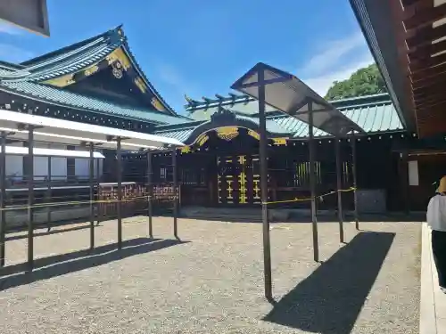 靖國神社の{uncategorized: "未分類", other: "その他", undefined: "問題あり", building: "その他建物", grave: "お墓", sacred_gate: "鳥居", guardian: "狛犬", statue: "像", buddha: "仏像", history: "歴史", nature: "自然", garden: "庭園", animal: "動物", pagoda: "塔", temizu: "手水舎", mountain_gate: "山門・神門", sanctuary: "本殿・本堂", subordinate: "末社・摂社", art: "芸術", scenery: "景色", jizo: "地蔵", ema: "絵馬", goshuin: "御朱印", omikuji: "おみくじ", items: "授与品その他", amulet: "お守り", goshuincho: "御朱印帳", eats: "食事", festival: "お祭り", votive_dance: "神楽", shichigosan: "七五三参", wedding: "結婚式", experience: "体験その他", initially: "初詣", around: "周辺", anti_infection: "感染症対策"}