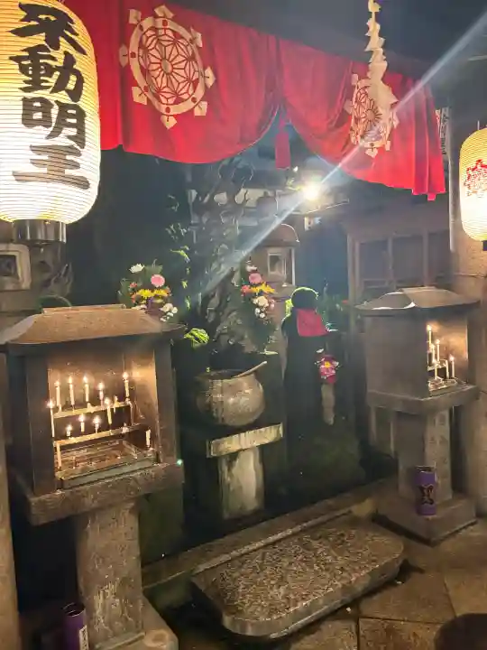 法善寺の{uncategorized: "未分類", other: "その他", undefined: "問題あり", building: "その他建物", grave: "お墓", sacred_gate: "鳥居", guardian: "狛犬", statue: "像", buddha: "仏像", history: "歴史", nature: "自然", garden: "庭園", animal: "動物", pagoda: "塔", temizu: "手水舎", mountain_gate: "山門・神門", sanctuary: "本殿・本堂", subordinate: "末社・摂社", art: "芸術", scenery: "景色", jizo: "地蔵", ema: "絵馬", goshuin: "御朱印", omikuji: "おみくじ", items: "授与品その他", amulet: "お守り", goshuincho: "御朱印帳", eats: "食事", festival: "お祭り", votive_dance: "神楽", shichigosan: "七五三参", wedding: "結婚式", experience: "体験その他", initially: "初詣", around: "周辺", anti_infection: "感染症対策"}