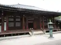 日野誕生院の本殿・本堂