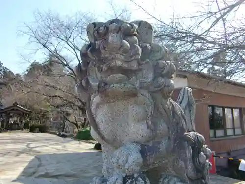 加波山三枝祇神社本宮の狛犬