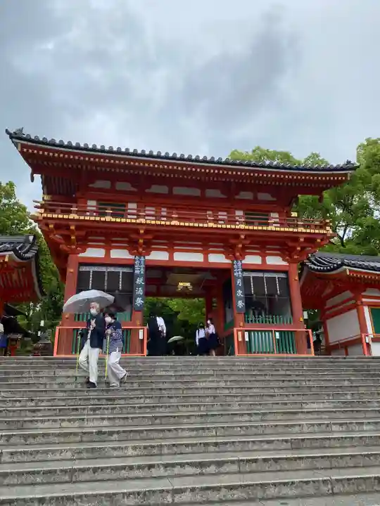 安井金比羅宮の山門・神門