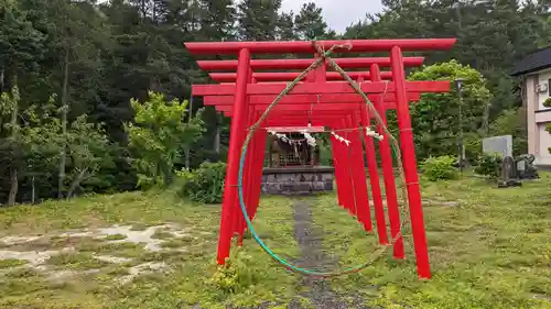 中富豊受稲荷大神の鳥居