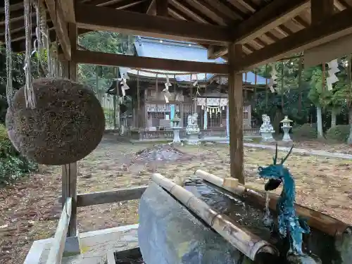 佐地神社の{uncategorized: "未分類", other: "その他", undefined: "問題あり", building: "その他建物", grave: "お墓", sacred_gate: "鳥居", guardian: "狛犬", statue: "像", buddha: "仏像", history: "歴史", nature: "自然", garden: "庭園", animal: "動物", pagoda: "塔", temizu: "手水舎", mountain_gate: "山門・神門", sanctuary: "本殿・本堂", subordinate: "末社・摂社", art: "芸術", scenery: "景色", jizo: "地蔵", ema: "絵馬", goshuin: "御朱印", omikuji: "おみくじ", items: "授与品その他", amulet: "お守り", goshuincho: "御朱印帳", eats: "食事", festival: "お祭り", votive_dance: "神楽", shichigosan: "七五三参", wedding: "結婚式", experience: "体験その他", initially: "初詣", around: "周辺", anti_infection: "感染症対策"}