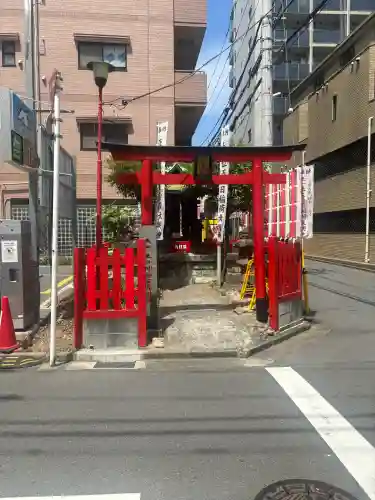 五の日稲荷大明神の{uncategorized: "未分類", other: "その他", undefined: "問題あり", building: "その他建物", grave: "お墓", sacred_gate: "鳥居", guardian: "狛犬", statue: "像", buddha: "仏像", history: "歴史", nature: "自然", garden: "庭園", animal: "動物", pagoda: "塔", temizu: "手水舎", mountain_gate: "山門・神門", sanctuary: "本殿・本堂", subordinate: "末社・摂社", art: "芸術", scenery: "景色", jizo: "地蔵", ema: "絵馬", goshuin: "御朱印", omikuji: "おみくじ", items: "授与品その他", amulet: "お守り", goshuincho: "御朱印帳", eats: "食事", festival: "お祭り", votive_dance: "神楽", shichigosan: "七五三参", wedding: "結婚式", experience: "体験その他", initially: "初詣", around: "周辺", anti_infection: "感染症対策"}