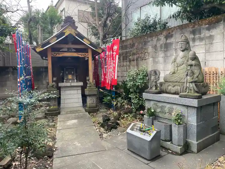 豊川稲荷分霊社の{uncategorized: "未分類", other: "その他", undefined: "問題あり", building: "その他建物", grave: "お墓", sacred_gate: "鳥居", guardian: "狛犬", statue: "像", buddha: "仏像", history: "歴史", nature: "自然", garden: "庭園", animal: "動物", pagoda: "塔", temizu: "手水舎", mountain_gate: "山門・神門", sanctuary: "本殿・本堂", subordinate: "末社・摂社", art: "芸術", scenery: "景色", jizo: "地蔵", ema: "絵馬", goshuin: "御朱印", omikuji: "おみくじ", items: "授与品その他", amulet: "お守り", goshuincho: "御朱印帳", eats: "食事", festival: "お祭り", votive_dance: "神楽", shichigosan: "七五三参", wedding: "結婚式", experience: "体験その他", initially: "初詣", around: "周辺", anti_infection: "感染症対策"}