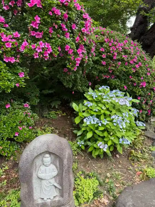 伊勢山皇大神宮の{uncategorized: "未分類", other: "その他", undefined: "問題あり", building: "その他建物", grave: "お墓", sacred_gate: "鳥居", guardian: "狛犬", statue: "像", buddha: "仏像", history: "歴史", nature: "自然", garden: "庭園", animal: "動物", pagoda: "塔", temizu: "手水舎", mountain_gate: "山門・神門", sanctuary: "本殿・本堂", subordinate: "末社・摂社", art: "芸術", scenery: "景色", jizo: "地蔵", ema: "絵馬", goshuin: "御朱印", omikuji: "おみくじ", items: "授与品その他", amulet: "お守り", goshuincho: "御朱印帳", eats: "食事", festival: "お祭り", votive_dance: "神楽", shichigosan: "七五三参", wedding: "結婚式", experience: "体験その他", initially: "初詣", around: "周辺", anti_infection: "感染症対策"}