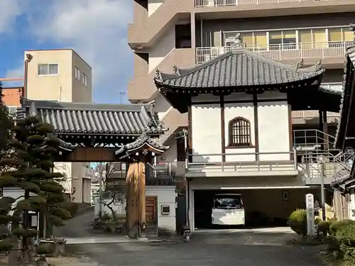 念仏寺の山門