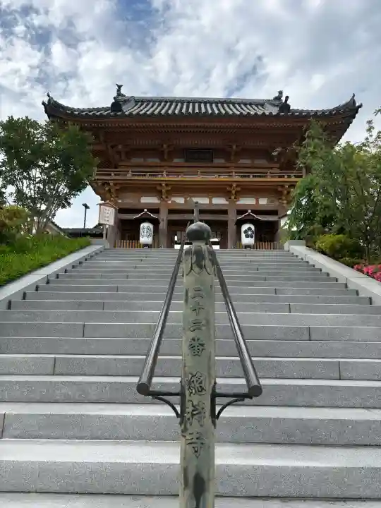 総持寺の{uncategorized: "未分類", other: "その他", undefined: "問題あり", building: "その他建物", grave: "お墓", sacred_gate: "鳥居", guardian: "狛犬", statue: "像", buddha: "仏像", history: "歴史", nature: "自然", garden: "庭園", animal: "動物", pagoda: "塔", temizu: "手水舎", mountain_gate: "山門・神門", sanctuary: "本殿・本堂", subordinate: "末社・摂社", art: "芸術", scenery: "景色", jizo: "地蔵", ema: "絵馬", goshuin: "御朱印", omikuji: "おみくじ", items: "授与品その他", amulet: "お守り", goshuincho: "御朱印帳", eats: "食事", festival: "お祭り", votive_dance: "神楽", shichigosan: "七五三参", wedding: "結婚式", experience: "体験その他", initially: "初詣", around: "周辺", anti_infection: "感染症対策"}