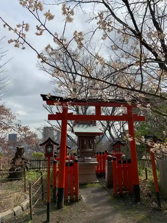 諏訪神社・諏訪山稲荷神社の末社・摂社